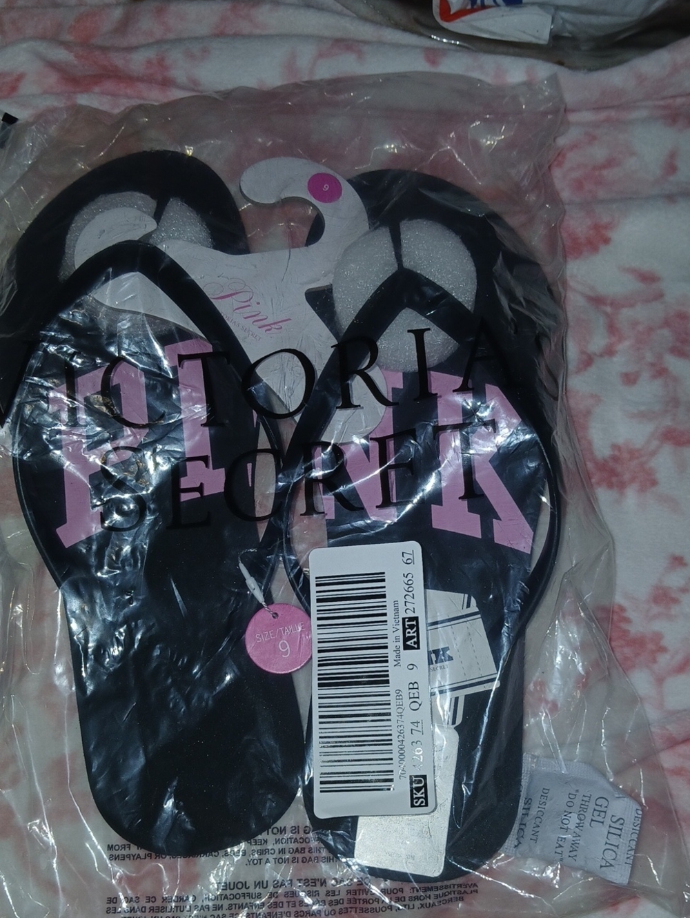 NWT VS PINK flip Flops!